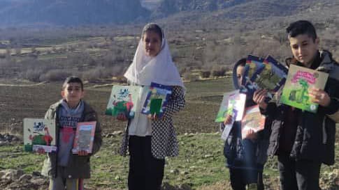 عکس کودک طبیعت کتاب